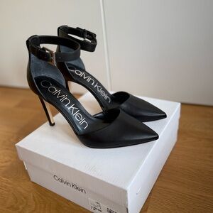 Calvin Klein Hilda Stiletto in Black Size 7
